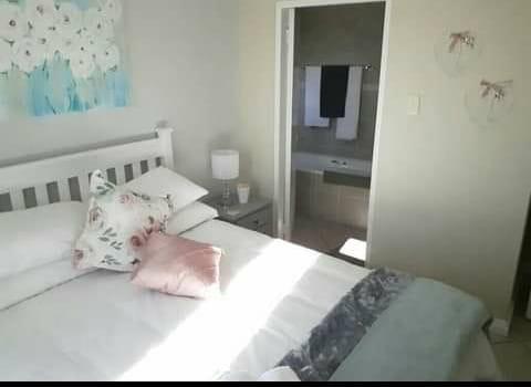 2 Bedroom Property for Sale in Reebok Western Cape